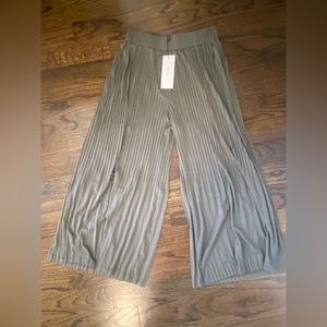 NWT Petal & Pup Olive Pleated Culottes Size US4